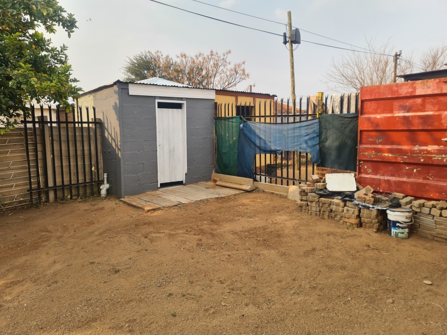 2 Bedroom Property for Sale in Roodepan Northern Cape